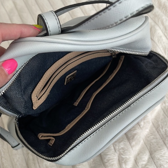 Guess back pack - Picture 3 of 4